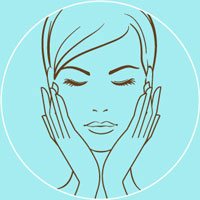 目尻に馴染ませる